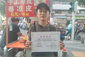 敬叹母爱的光芒万丈！李海荣获阿里公益天天正能量特别奖图片
