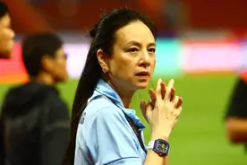 泰国领队佩戴理查德米勒腕表观战中泰之战，售价达951万泰铢图片