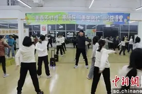 宜宾南溪：中医减肥操“青年夜校”活动举行图片