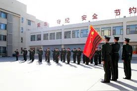 离别的车站，敬上最后一个军礼图片