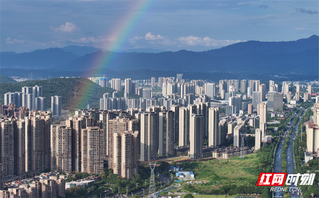 组图 | 郴州城东新区现双彩虹奇景 澄澈天幕与现代建筑共绘绝美画卷