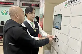 武乡农商银行阳光分理处：自助零钱兑换机服务 让零钱支付无忧图片