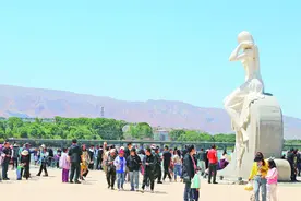 赏花游湖品文化 真金白银消费热图片
