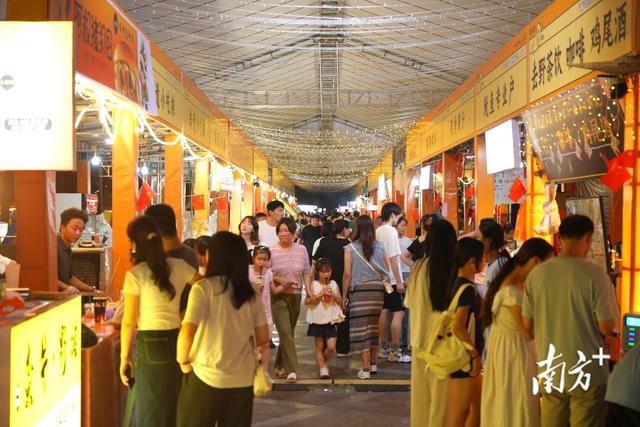 逛市集、品美食超尽兴！梅州院士广场两大活动续航两月，随时打卡不赶趟
