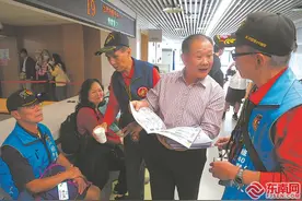 40名台胞组团来厦办理台湾居民居住证图片