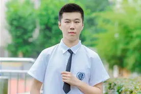 中考“高分保护”的他是个超级球迷，考完当晚通宵看欧洲杯图片