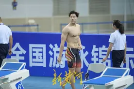 2023全国游泳锦标赛第22金：女子 4×100米混合泳接力决赛沪苏赣鲁联队夺冠图片