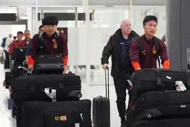 聚焦 | 国足抵达利雅得 客战沙特前冲刺备战查漏补缺图片