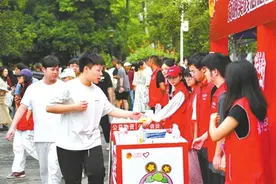 2025年全国高考各地护航行动持续展开——汇聚阳光 守护花开图片