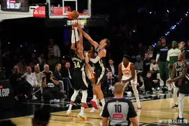 雄鹿110-102 战胜老鹰 成功闯入NBA杯决赛图片