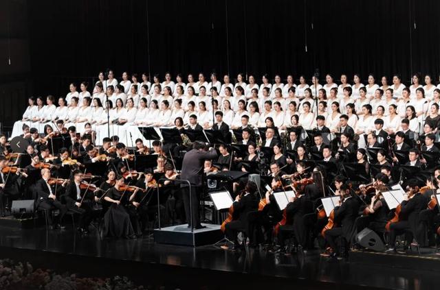 不想千篇一律，古镇都开始“养”自己的交响乐团了？