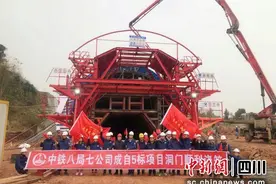 穿机场渡长江！时速350公里不减速下穿机场航站楼的高铁来了图片