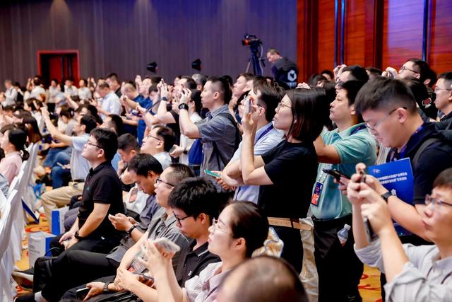 【2025数博会】数据赋能热潮涌动！2025数博会“公共数据开发利用”交流活动现场火爆