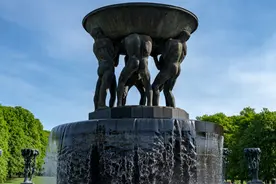 人体雕塑中的“生命之旅”图片