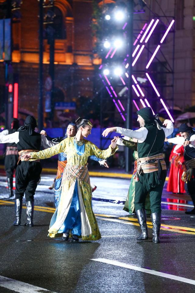 25辆花车盛装亮相黄浦江畔，上海旅游节打造“人民大众的节日”