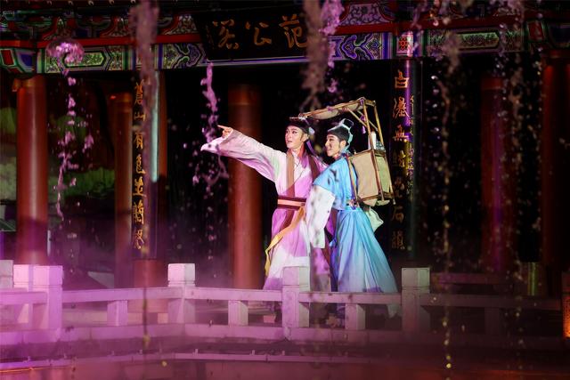 图集｜开封府夜游《南衙千秋月》启幕 光影幻戏点亮千年府衙夜经济