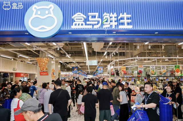 京东、美团、盒马，要打一场硬折扣超市的“攻守战”
