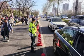 玉渊潭公园将迎来赏花大客流，公园周边适时采取临时交管措施图片