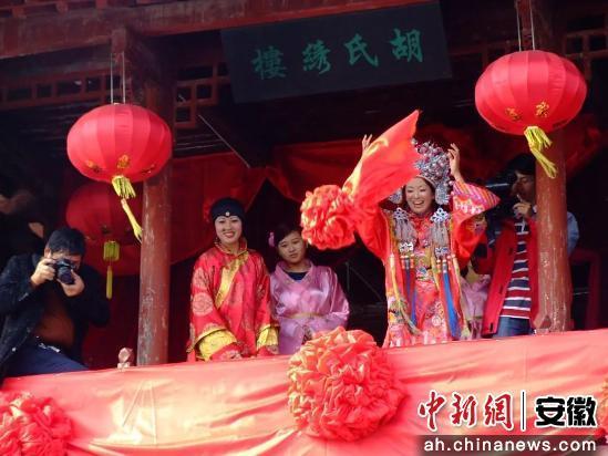 “百场黄梅唱响百家景区”首站落地西递