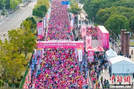 2万名海内外跑者参与2025粤港澳大湾区女子半程马拉松图片