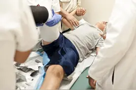 骨折急救“三不”要记牢：不冲洗、不复位、不上药！图片