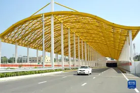 中企承建的南亚地区首条水下隧道通车图片