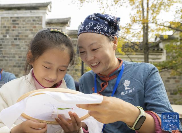 湖北秭归：绣娘赛技艺