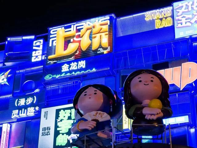 这些被遗弃的老地方，挤满了失落的年轻人