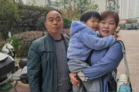 十堰大义夫妇抚养雇主孩子3年多，没钱交话费了，仍要保证孩子一天喝一顿奶粉图片