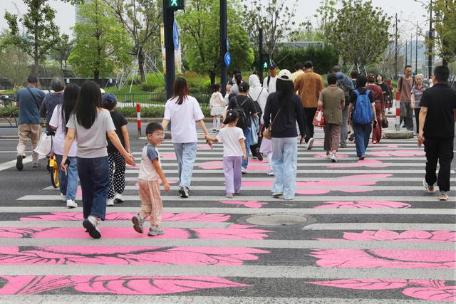 国庆长假留沪市民开启逛吃逛玩模式