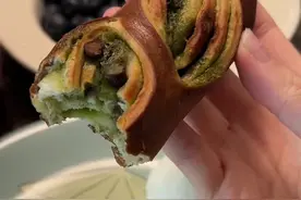 Wow！原来韦世豪向看台打招呼是因为老婆在现场😻图片