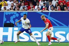 拼到鼻梁骨折+染黄，姆巴佩欧洲杯18次射门0进球图片