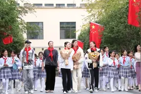 国家艺术体操奥运冠军团队走进武隆校园图片