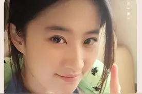 救命，深圳人要把校服焊身上了图片