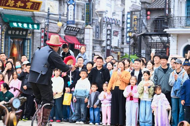 电影小镇十一假期推出“奇遇国庆”主题活动