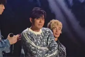 周杰伦哭了！图片