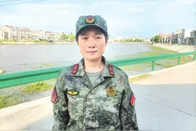 【民兵风采展示】洪湖市滨湖街道女子民兵应急排排长雷义：“娘子军”守护大堤安全图片
