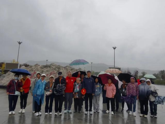 云轨凌虚揽烟霞：“崆峒号”国庆专列再续问道缘