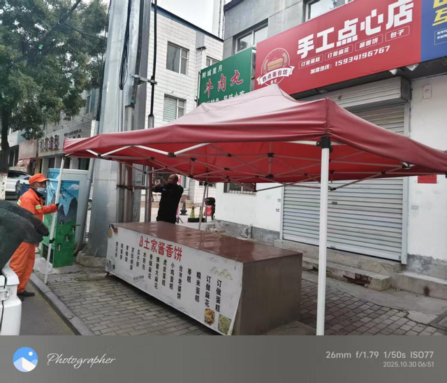 陵川县依法拆除占道违建700余平方米