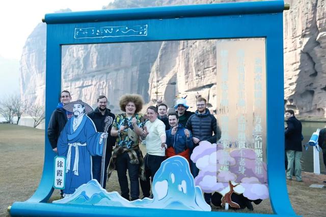 当“古典音符”遇见“丹霞仙境”：德国汉诺威交响乐团今日打卡龙虎山！