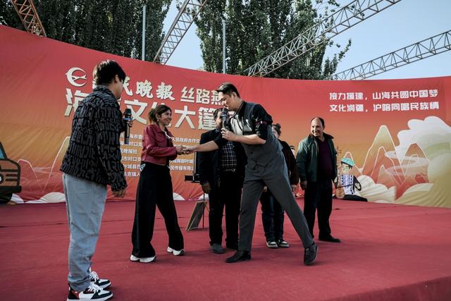 最后一站，精彩不断！新民晚报“海派文化大篷车”为叶城村民带来难忘记忆