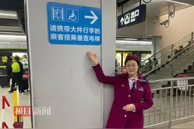 “地铁小姐姐连摔两跤滑跪救人”登上热搜榜二，当事人：每个站务人员见此情形都会冲图片