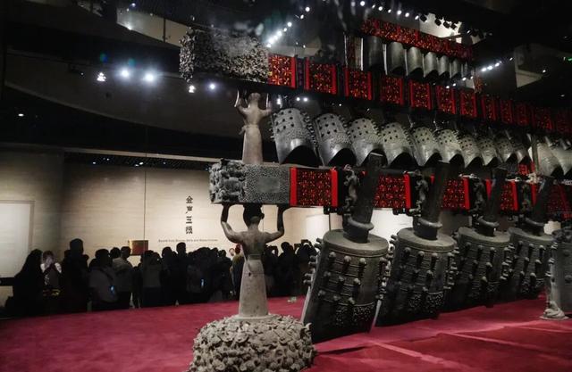 武汉这里什么情况？晚上6点突然排起长队！有人提前五天全家蹲守……