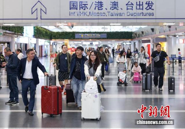 外媒关注国庆中秋假期：文旅消费提振经济，文化输出辐射全球