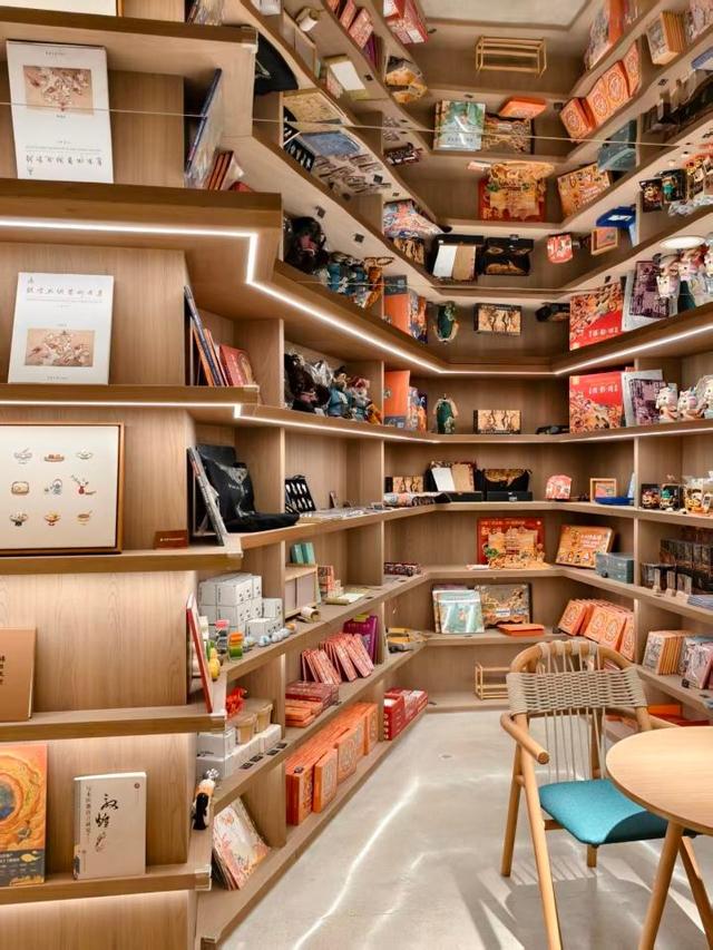 在杭州街头C位出道！最近这几个地方有点热闹，你去打卡了吗