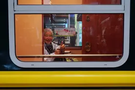 2025年京津冀首趟银发旅游列车启程(2)图片