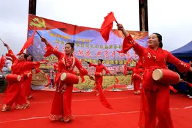 清镇市流长苗族乡：欢度油菜跳花 共享民俗盛宴图片