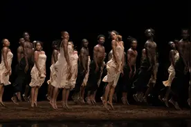 皮娜·鲍什作品首次来沪：泥土之上，非洲舞者舞出狂野《春之祭》图片