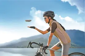 潮流｜降低无人机操作门槛——掌上起落自动跟拍Vlog带火飞行相机图片