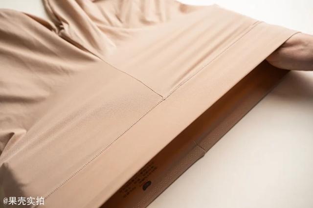 爽翻了！今天起女生真不用穿内衣了......